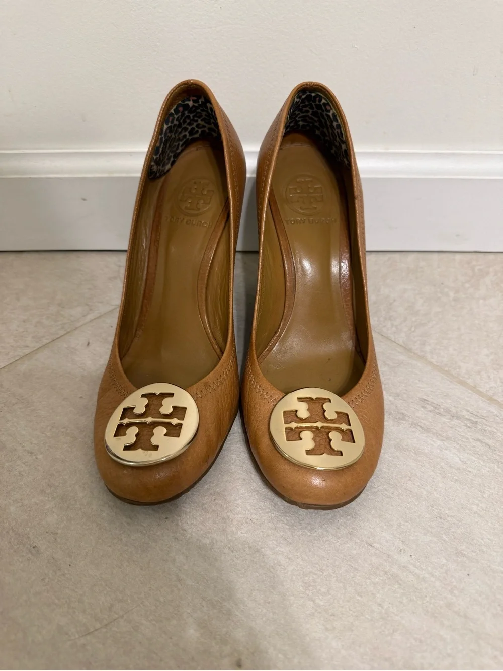 Tory Burch Tan Leather Heels with Gold Logo Medallion